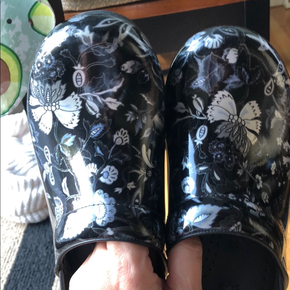 Dansko Black/Blue/Silver Floral Clogs size 39 - Picture 5 of 11